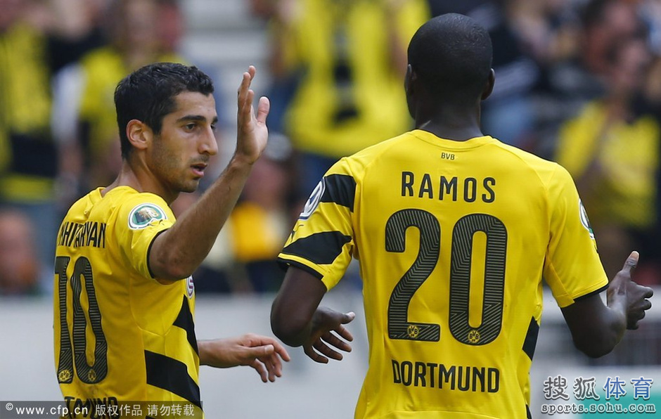 国足领先2球被扳平新闻